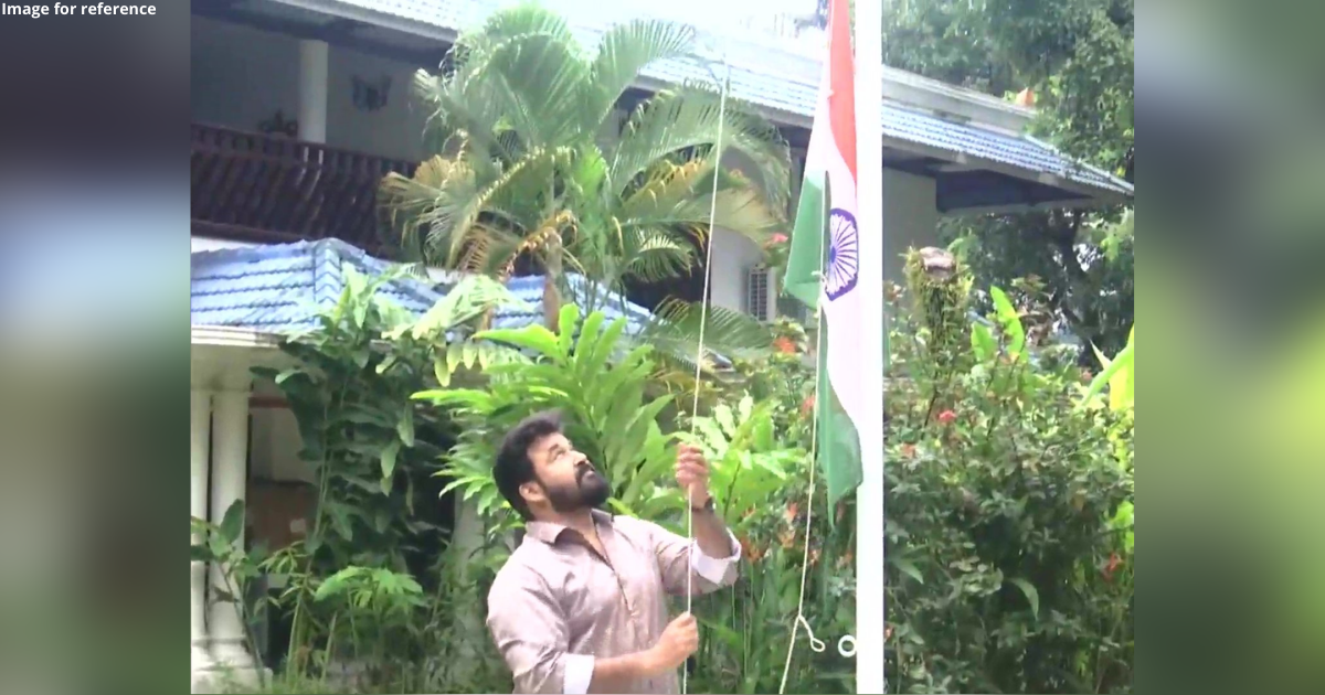 Har Ghar Tiranga: Mohanlal hoists flag at home, see pics