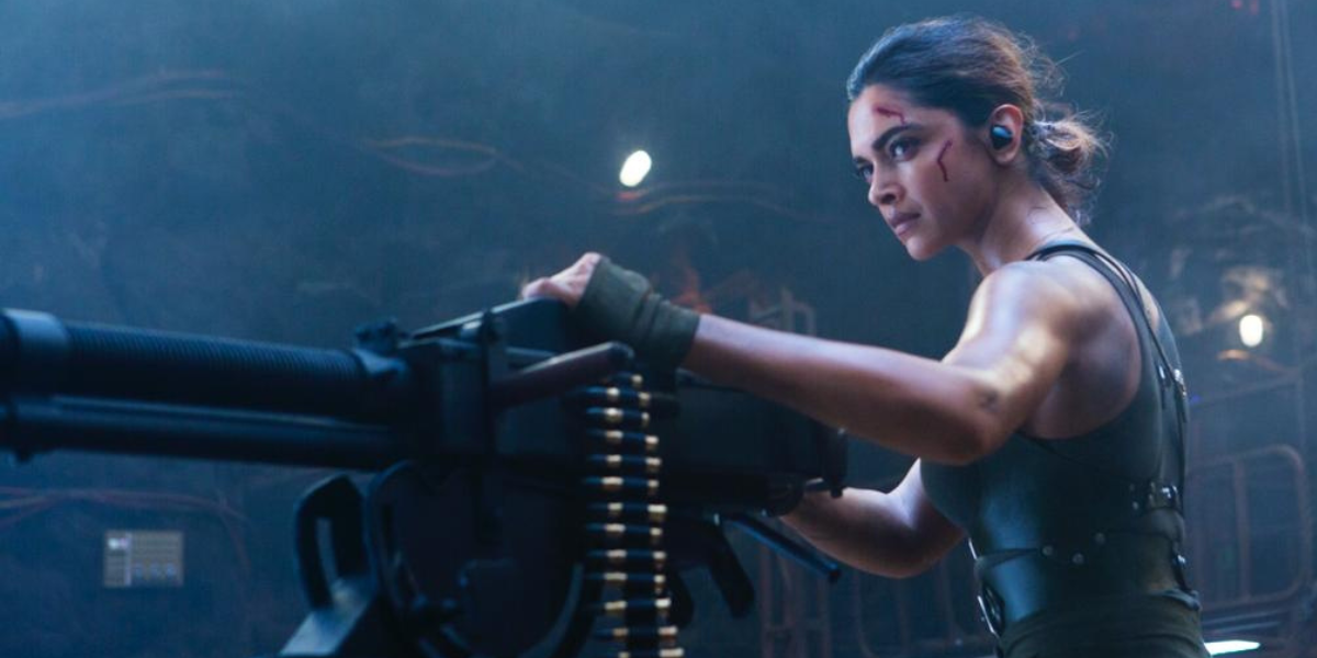 Deepika wields a Gattling gun in a jaw-dropping solo action sequence in Pathaan!  ﻿